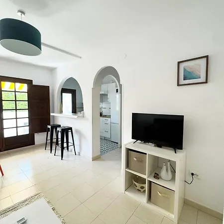 El Paraiso, 3 Bed 2 Bath, 300m From The Sea Lejlighed *