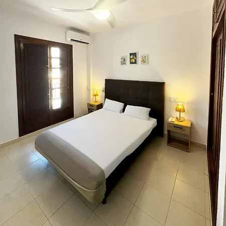 El Paraiso, 3 Bed 2 Bath, 300m From The Sea *