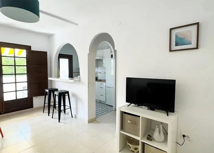 El Paraiso, 3 Bed 2 Bath, 300m From The Sea شقة *