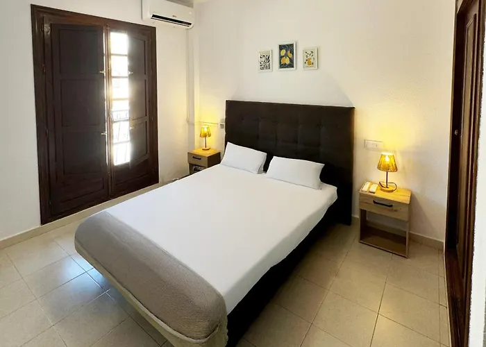 El Paraiso, 3 Bed 2 Bath, 300m From The Sea *